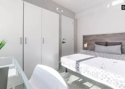 Acogedora habitación en alquiler en apartamento de 5 dormitorios - El Pla del Real en Valencia