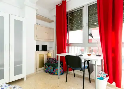 Alquiler de habitaciones en piso de 6 habitaciones en Granada en Granada