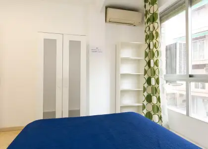 Alquiler de habitaciones en piso de 6 habitaciones en Granada en Granada