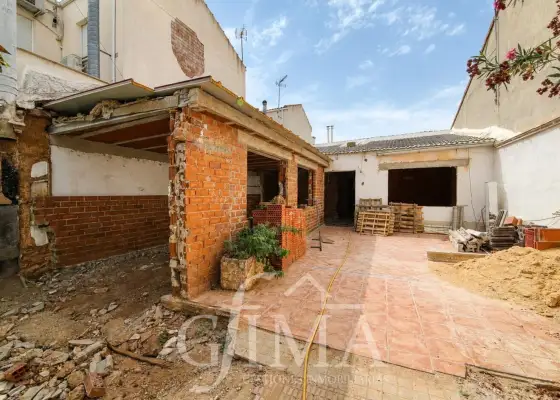 Casa de planta baja con parcela de 360 m² y reforma iniciada en Tomelloso