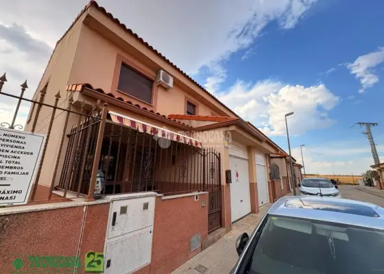 Casa en venta en Villatobas - Villatobas, 159.900 €, 129 m2, ref. 664963