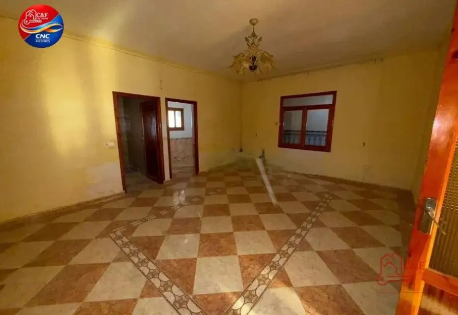 Chalet en venta en Argamasilla De Alba, Calle Avemaria, de 211 m2 con 5 dormitorios, 2 baños y plaza de garaje por 60.000 €, Ref. 0457 en Argamasilla de Alba