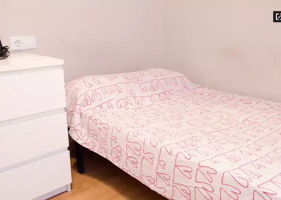 Cómoda habitación con cómoda en piso compartido, Ciutat Vella en Valencia