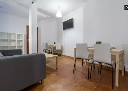 Encantadora habitación en un apartamento de 7 habitaciones, Ciutat Vella en Valencia
