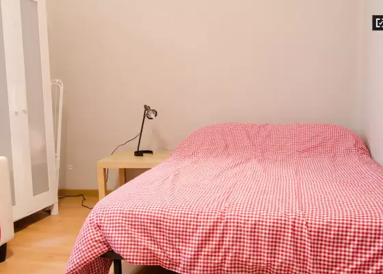 Habitación acogedora con cómoda en el apartamento compartido, Ciutat Vella en Valencia