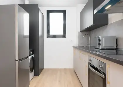 Habitación en piso compartido de 3 habitaciones en La Bresca, ideal para profesionales o estudiantes. en Málaga