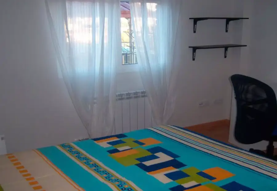 Habitación en piso compartido de 3 habitaciones en Zaragoza, solo para hombres. en Zaragoza