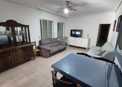 Habitación en piso compartido de 4 dormitorios en alquiler en Ciudad Jardín, Córdoba, gastos incluidos en Córdoba