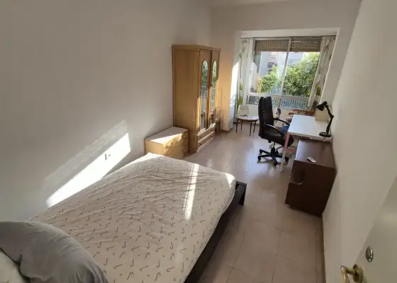 Habitación en piso compartido de 4 dormitorios en alquiler en Ciudad Jardín, Córdoba, gastos incluidos