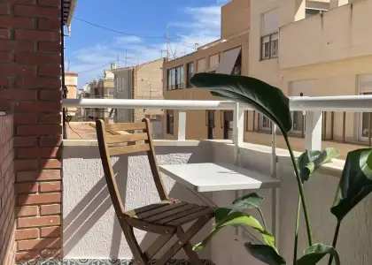 Habitación en piso compartido de 4 habitaciones en Alicante - Solo mujeres profesionales en Alicante (Alacant)