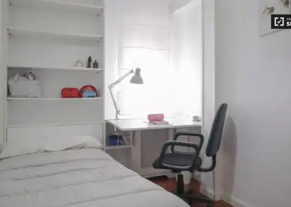 Habitación en piso compartido de 4 habitaciones en alquiler en Fontarrón, ideal para profesionales y estudiantes. en Madrid