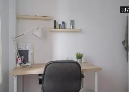 Habitación en piso compartido de 4 habitaciones en alquiler en Fontarrón, ideal para profesionales y estudiantes. en Madrid