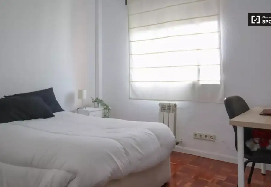 Habitación en piso compartido de 4 habitaciones en alquiler en Fontarrón, ideal para profesionales y estudiantes. en Madrid