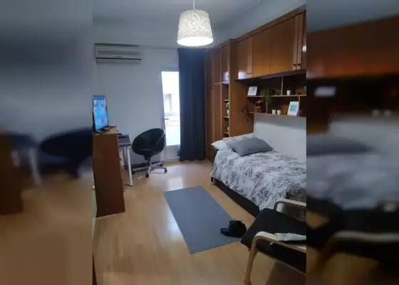 Habitación en piso compartido de 4 habitaciones en Zaragoza, ideal para profesionales y estudiantes.