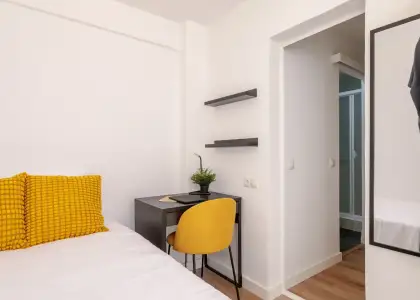Habitación en piso compartido de 5 habitaciones en Alicante, no fumadores, no se admiten mascotas. en Alicante (Alacant)
