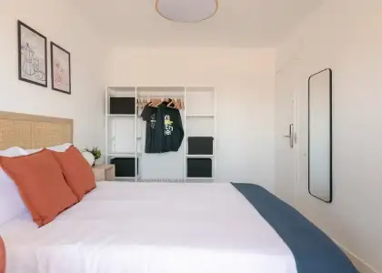 Habitación en piso compartido de 5 habitaciones en Alicante, no fumadores, no se admiten mascotas. en Alicante (Alacant)