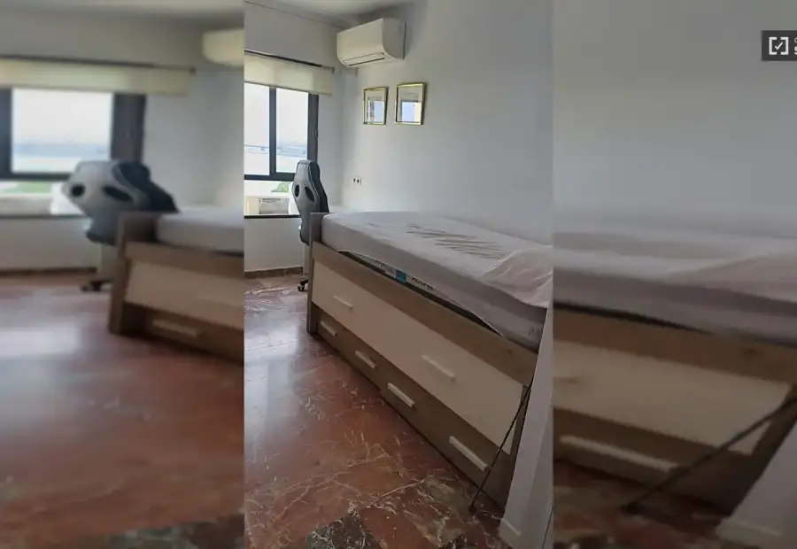 Habitación en piso compartido de 5 habitaciones en alquiler en Nicolás Salmerón, ideal para profesionales y estudiantes. en Almería