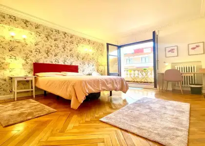 Habitación en piso compartido de 6 dormitorios en alquiler en Abando, todos los gastos incluidos en Bilbao