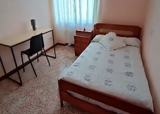 Habitación en piso compartido de 6 habitaciones en alquiler en Salamanca, solo estudiantes