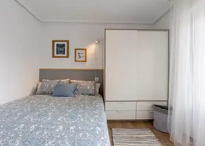 Habitación en piso compartido en Bilbao con balcón privado en Bilbao