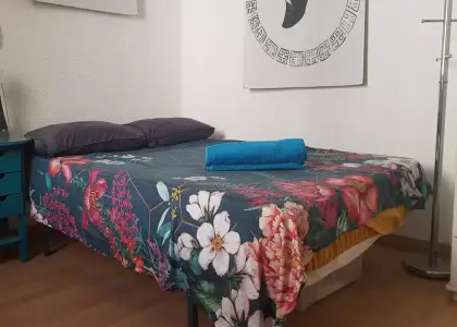 Habitación en un apartamento compartido de 3 habitaciones en alquiler en San Pedro, con todos los gastos incluidos. en Córdoba