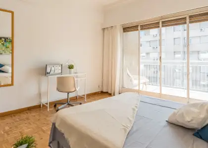 Habitación en un piso compartido de 10 habitaciones en alquiler en Castillejos. en Madrid