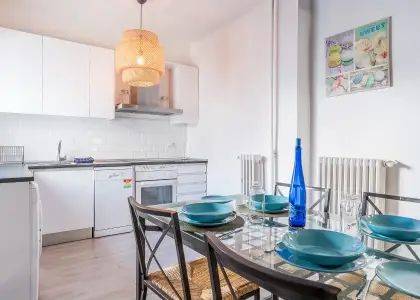 Habitación en un piso compartido de 10 habitaciones en alquiler en Castillejos. en Madrid
