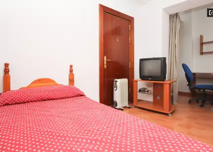 Habitación en un piso compartido de 11 habitaciones en alquiler en Centro-Sagrario, ideal para mujeres y profesionales. en Granada