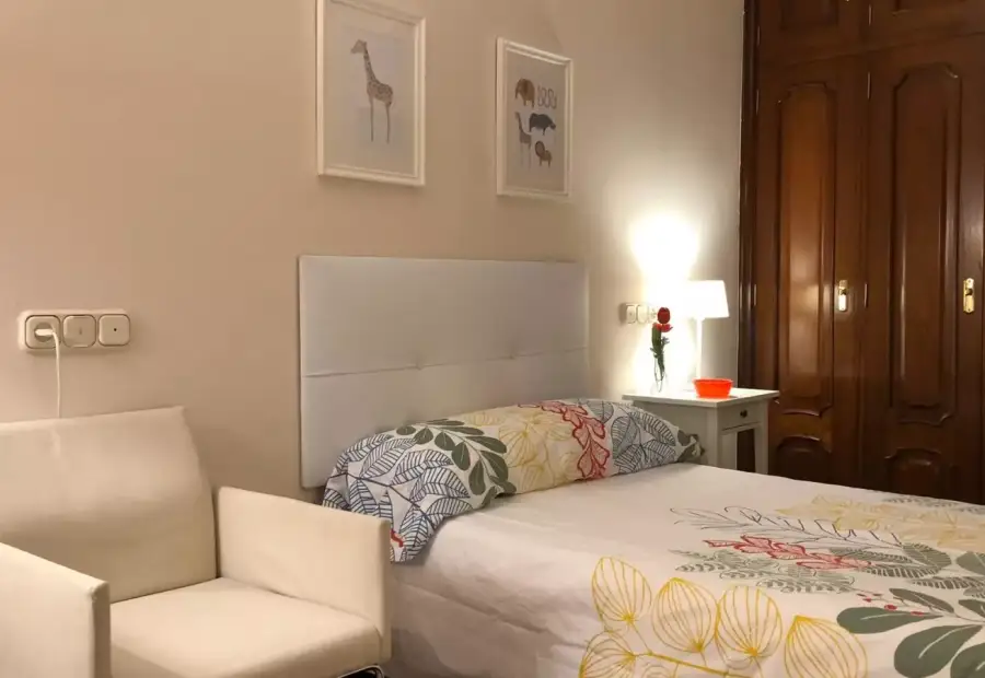Habitación en un piso compartido de 4 habitaciones en alquiler en Indautxu, todos los gastos incluidos. en Bilbao