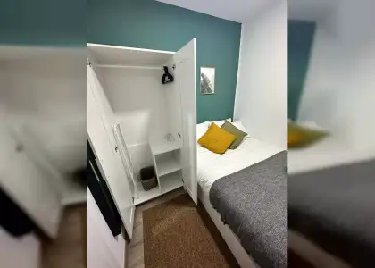 Habitación en un piso compartido de 5 habitaciones en Embajadores, todos los gastos incluidos, solo para profesionales y estudiantes. en Madrid