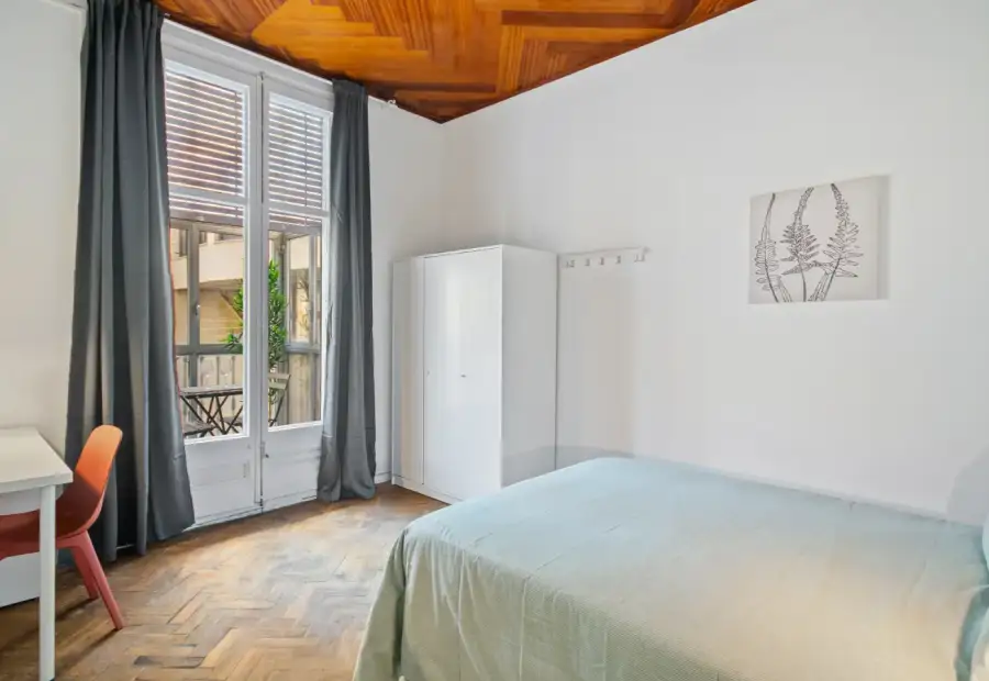 Habitación en un piso compartido de 6 habitaciones en alquiler en la Dreta de l'Eixample, solo para profesionales. en Barcelona
