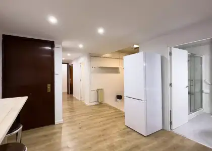 Habitación en un piso compartido de 7 dormitorios en alquiler en Sant Antoni en Barcelona