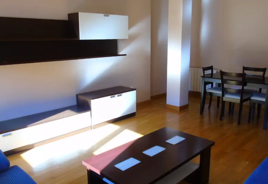 Piso de tres dormitorios exterior, con patio, amplia cocina, salon muy luminoso y Plaza de Garaje Incluidos en el Precio. en Alcázar de San Juan