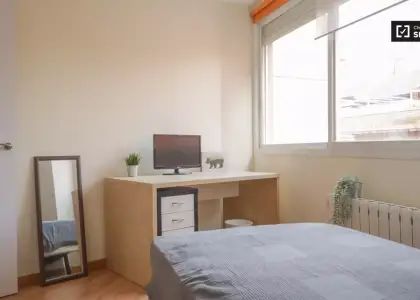Se alquila habitación en piso compartido de 2 habitaciones en Vista Alegre en Madrid