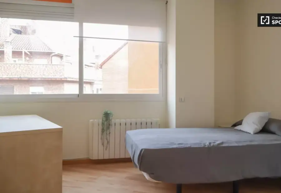 Se alquila habitación en piso compartido de 2 habitaciones en Vista Alegre en Madrid
