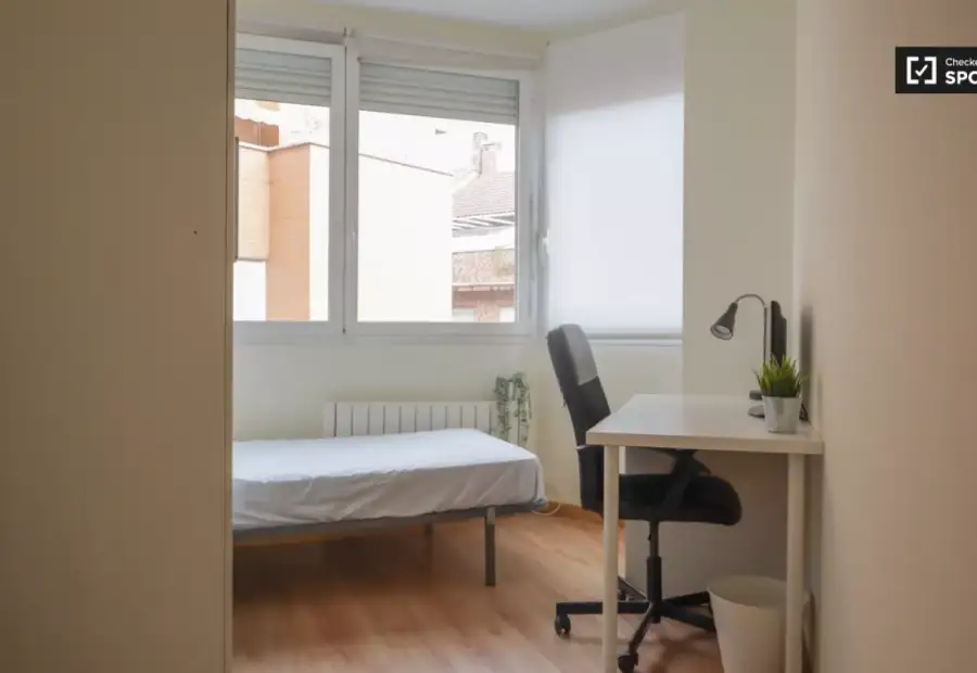 Se alquila habitación en piso compartido de 2 habitaciones en Vista Alegre en Madrid