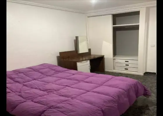 Se alquila habitación en piso compartido de 3 habitaciones en Murcia, no se permite fumar ni mascotas, gastos incluidos.