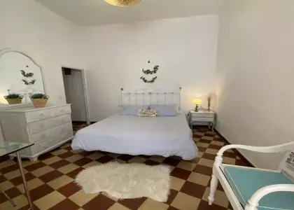 Se alquila habitación en piso compartido de 4 habitaciones en Centro Histórico, todos los gastos incluidos. en Málaga