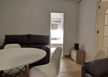 Se alquila habitación en piso compartido de 4 habitaciones en Huerta de la Reina en Córdoba