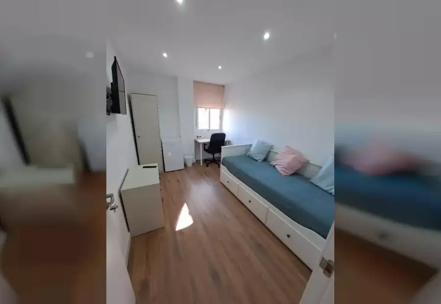Se alquila habitación en piso compartido de 4 habitaciones en La Creu del Grau, solo chicas en Valencia