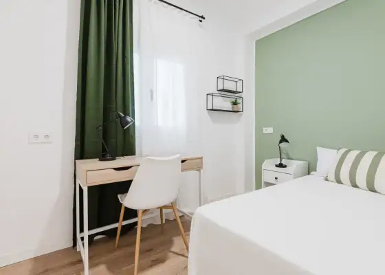 Se alquila habitación en piso compartido de 4 habitaciones en La Malva-Rosa en Valencia