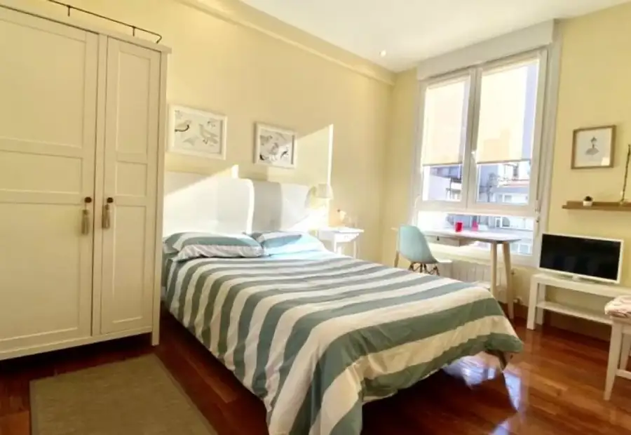 Se alquila habitación en piso compartido de 5 habitaciones en Basurtu, gastos incluidos. en Bilbao