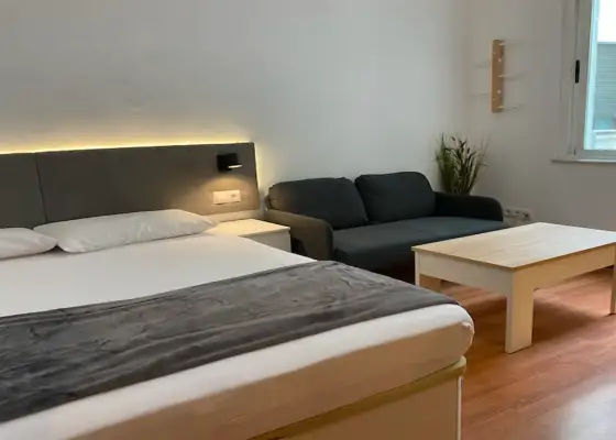 Se alquila habitación en piso compartido de 5 habitaciones en Salamanca.