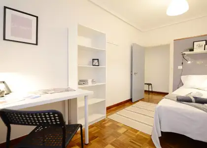 Se alquila habitación en piso de 4 dormitorios en Ametzola en Bilbao